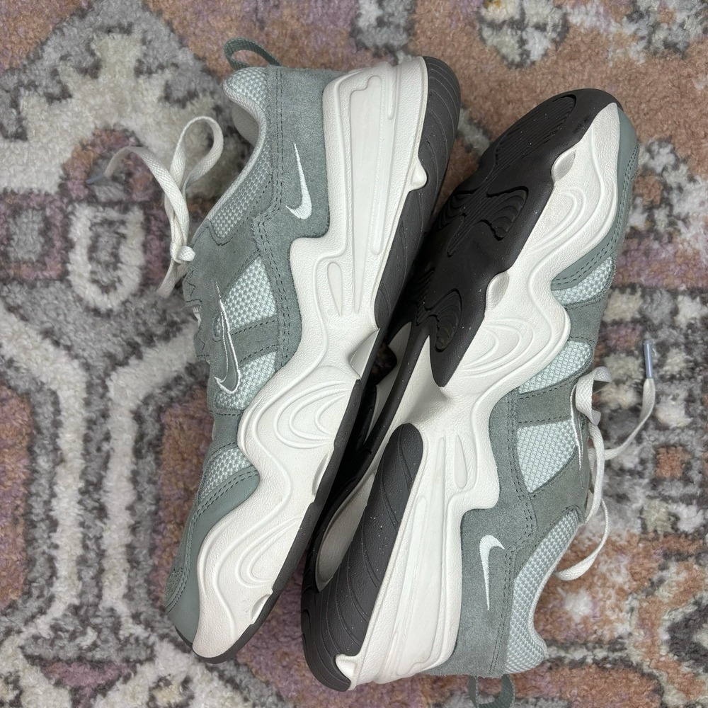 Nike Tech Hera Mica Green Women 10 DR9761 Sneakers Chunky Retro Running Suede - Picture 6 of 10